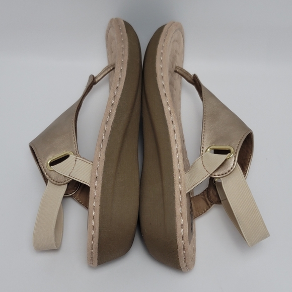 Cliffs White Mountain Low Wedge Thong Sandals Size 8 Carmel - Picture 9 of 12